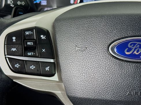 Used 2021 Ford Explorer Limited w/ Hybrid Equipment Group 310A RWD image 11