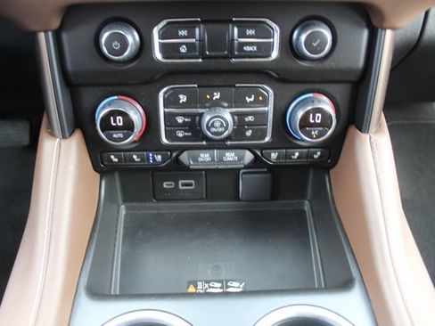 Used 2024 Chevrolet Tahoe High Country w/ Advanced Technology Package AWD/4WD image 36