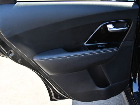 Used 2022 Kia Niro EX FWD image 34