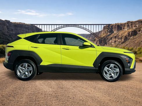 Certified 2025 Hyundai Kona SE AWD/4WD image 2