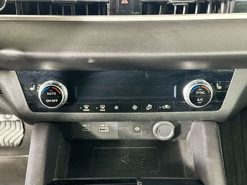 Used 2024 Mitsubishi Outlander SE image 24