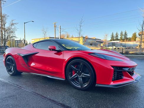 Used 2024 Chevrolet Corvette Z06 image 1