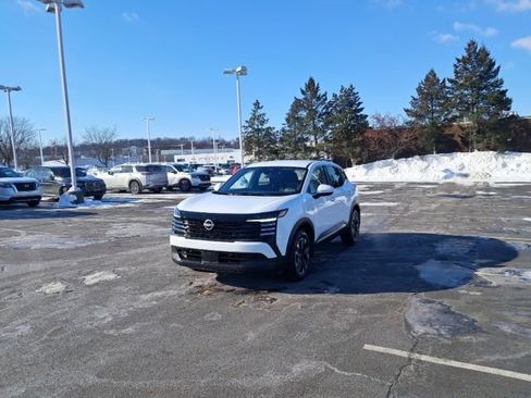 Certified 2025 Nissan Kicks SV image 19