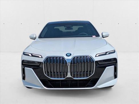 New 2025 BMW 750e xDrive 750e xDrive image 6