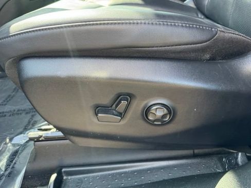 Used 2025 Chrysler Pacifica Select FWD image 24