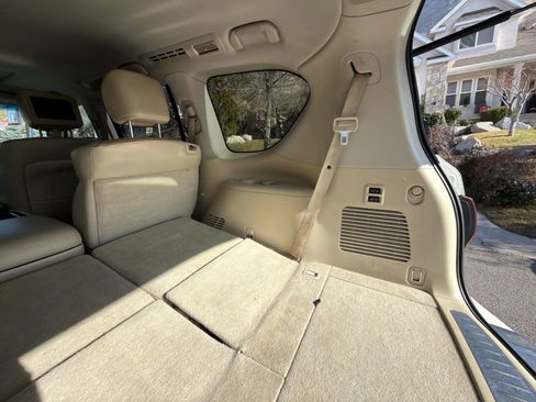 Used 2016 INFINITI QX80 4WD w/ Deluxe Technology Package image 10