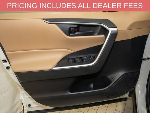 Used 2021 Toyota RAV4 LE FWD image 10