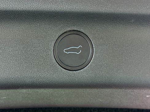 Used 2021 Tesla Model Y Long Range image 29