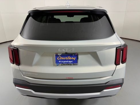 New 2026 Kia Sorento LX image 7