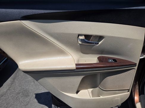 Used 2013 Toyota Venza XLE image 9