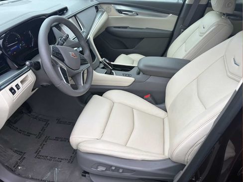 Used 2017 Cadillac XT5 Luxury AWD/4WD image 9