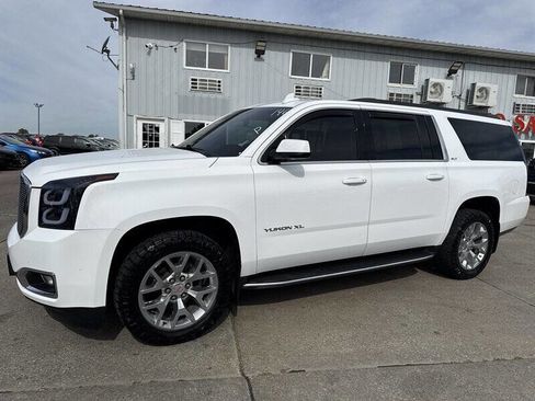 Used 2018 GMC Yukon XL SLT AWD/4WD image 2