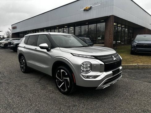 Used 2024 Mitsubishi Outlander SE Black Edition image 1