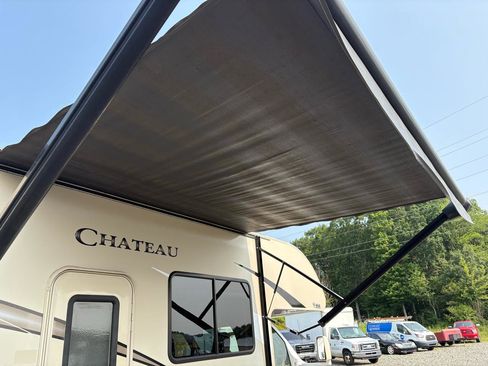 Used 2018 Ford E-450 and Econoline 450 Super Duty w/ Motorhome Prep Package image 13