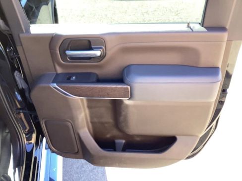 Used 2023 GMC Sierra 3500 Denali w/ Denali Ultimate Package image 12