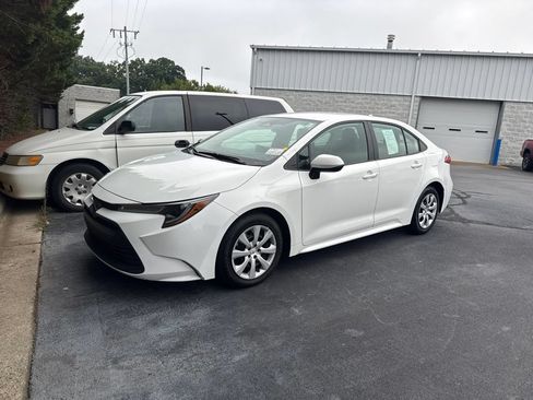 Used 2024 Toyota Corolla LE FWD image 1
