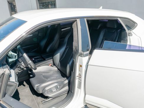 Used 2019 Lamborghini Urus AWD/4WD image 11