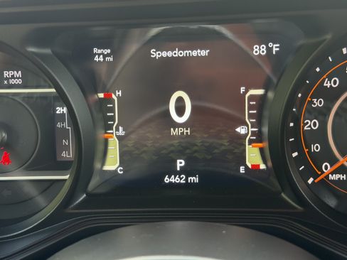 Used 2025 Jeep Wrangler Unlimited Sahara AWD/4WD image 11