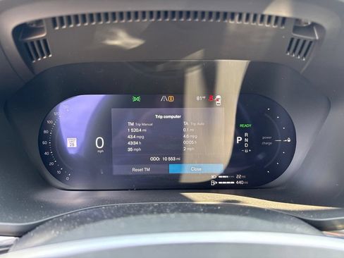 Certified 2025 Volvo XC60 T8 Plus w/ Protection Package Premier AWD/4WD image 18