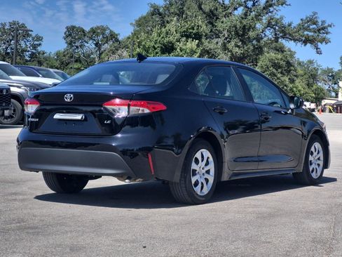 Certified 2025 Toyota Corolla LE FWD image 5
