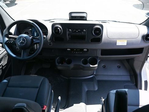 Used 2025 Mercedes-Benz Sprinter 2500 image 17