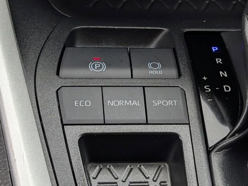 Used 2025 Toyota RAV4 XLE FWD image 15