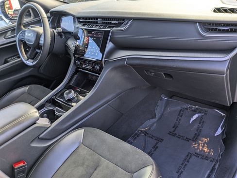 Used 2023 Jeep Grand Cherokee L Laredo image 33