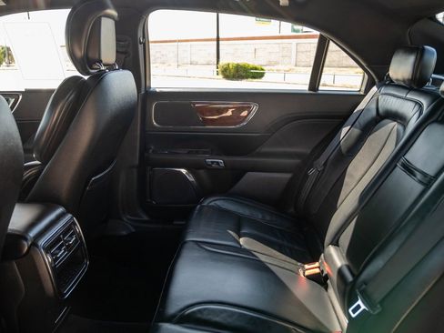 Used 2017 Lincoln Continental Select image 15