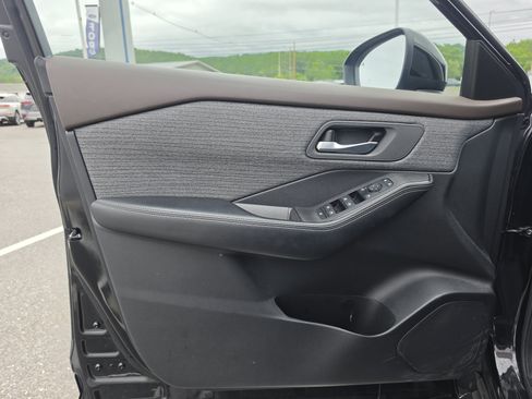 Used 2023 Nissan Rogue SV AWD/4WD image 32
