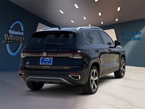 Certified 2025 Volkswagen Taos SEL image 5
