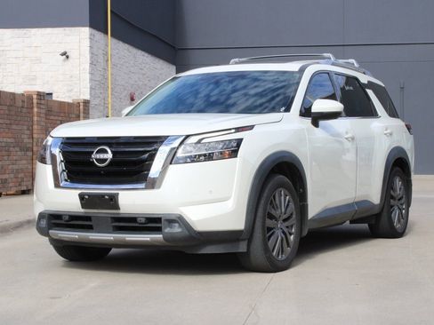 Used 2022 Nissan Pathfinder SL w/ SL Premium Package image 2