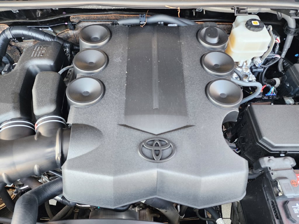 Used 2021 Toyota 4Runner SR5 Premium w/ Moonroof Package AWD/4WD image 25