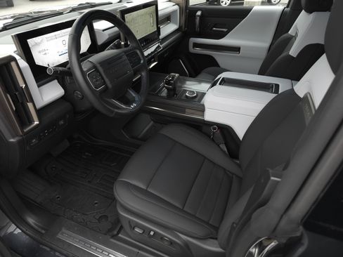 Used 2025 GMC Hummer EV 3X w/ LPO, Dark Essentials Package image 9