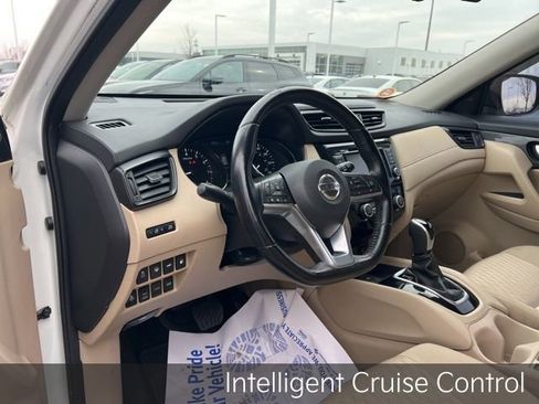 Used 2020 Nissan Rogue SV w/ Sun & Sound Touring Package image 9