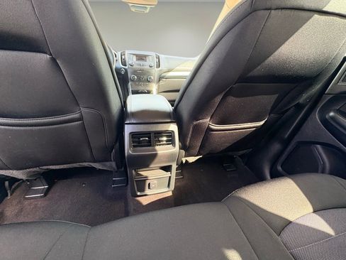 Used 2019 Ford Edge SE image 30