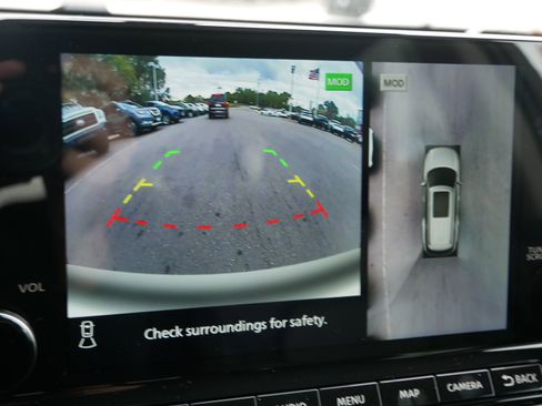 New 2025 Nissan Pathfinder SL image 11