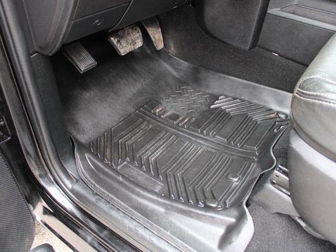 Used 2018 RAM 2500 Laramie w/ Sport Appearance Group image 25