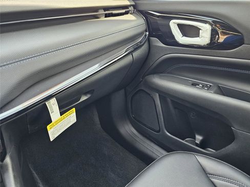 New 2026 Jeep Compass Latitude AWD/4WD image 26