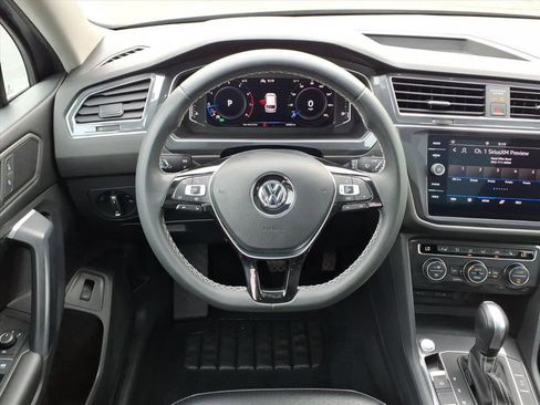 Used 2021 Volkswagen Tiguan SEL FWD image 31