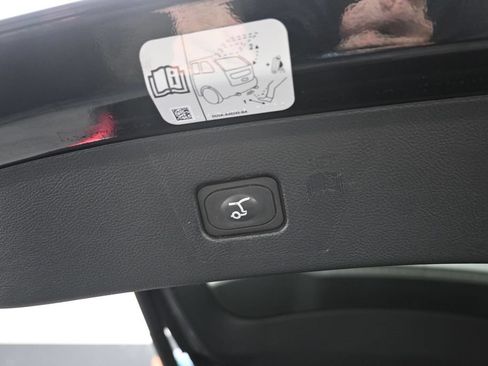 Used 2019 Ford Edge Titanium AWD/4WD image 12