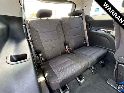 Used 2023 GMC Acadia SLE image 25