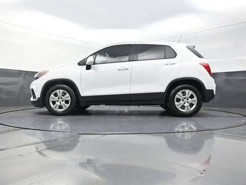 Used 2018 Chevrolet Trax LS FWD image 34