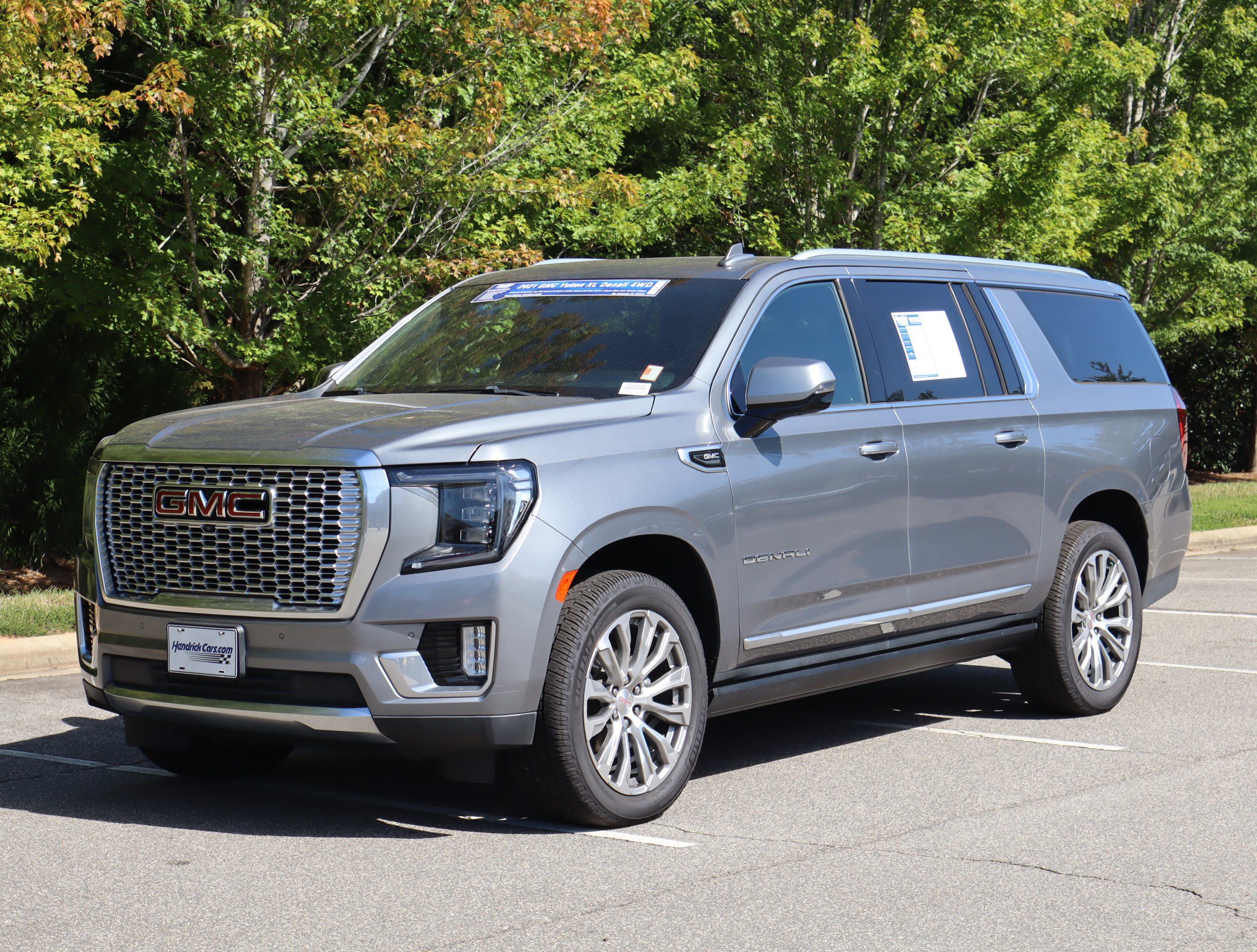 Used 2021 GMC Yukon XL Denali w/ Denali Premium Package AWD/4WD image 5