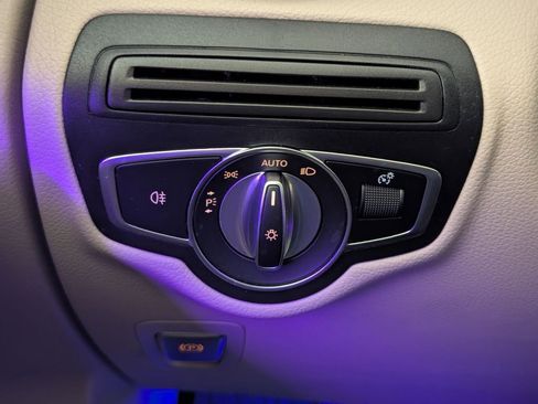 Used 2020 Mercedes-Benz GLC 300 image 49