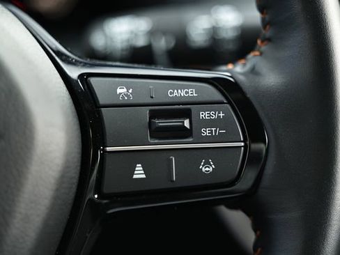 Certified 2025 Honda HR-V Sport image 33