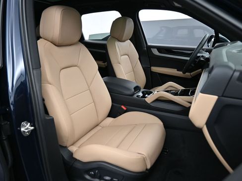 New 2026 Porsche Cayenne AWD/4WD image 30