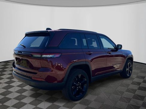 Used 2023 Jeep Grand Cherokee Altitude AWD/4WD image 5