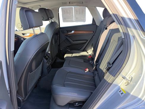 Used 2023 Audi Q5 2.0T Premium w/ Convenience Package image 16