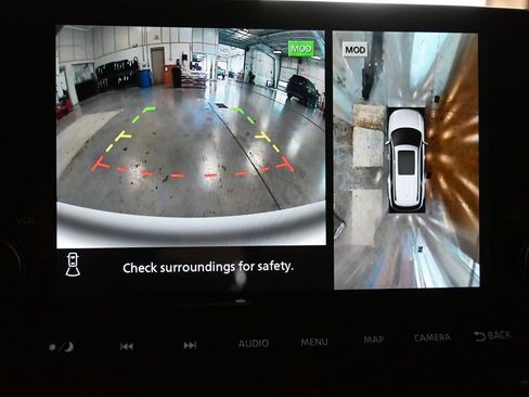 Used 2024 Nissan Pathfinder Platinum image 12