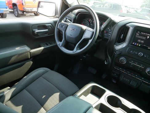 Used 2025 Chevrolet Silverado 1500 Custom Trail Boss w/ Turbomax Blackout Package AWD/4WD image 9